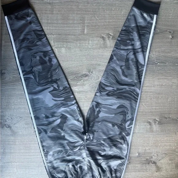 Adidas Boys Gray, Black and White Wave Joggers Youth M (note measurements) - Picture 2 of 5